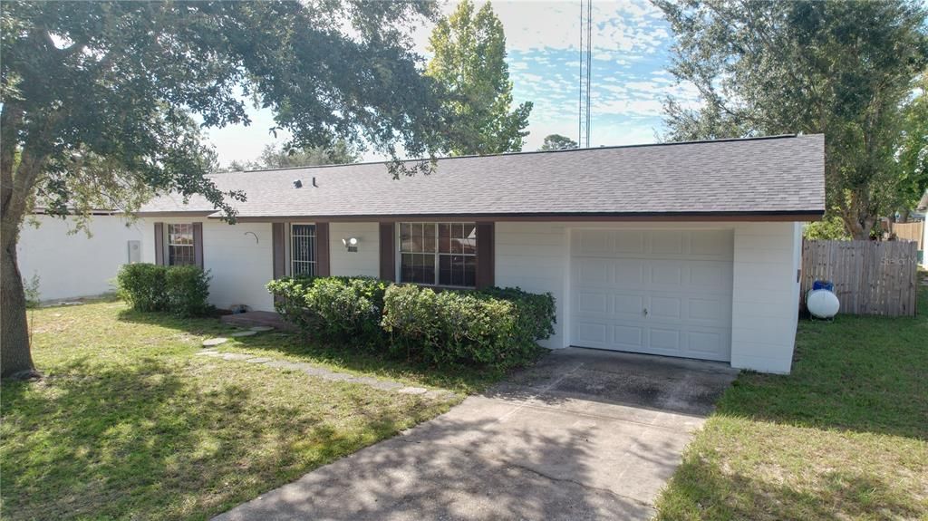 For Sale: $195,000 (2 beds, 1 baths, 943 Square Feet)