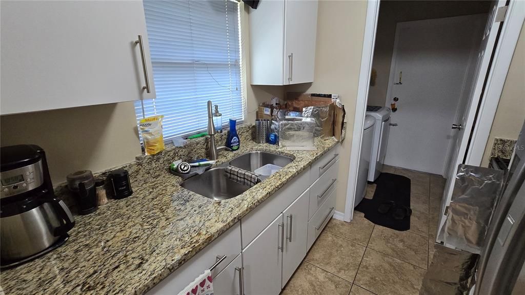 For Sale: $195,000 (2 beds, 1 baths, 943 Square Feet)
