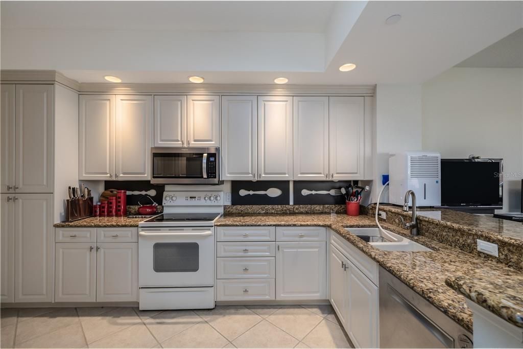 На продажу: $800,000 (3 спален, 2 ванн, 2110 Квадратных фут)