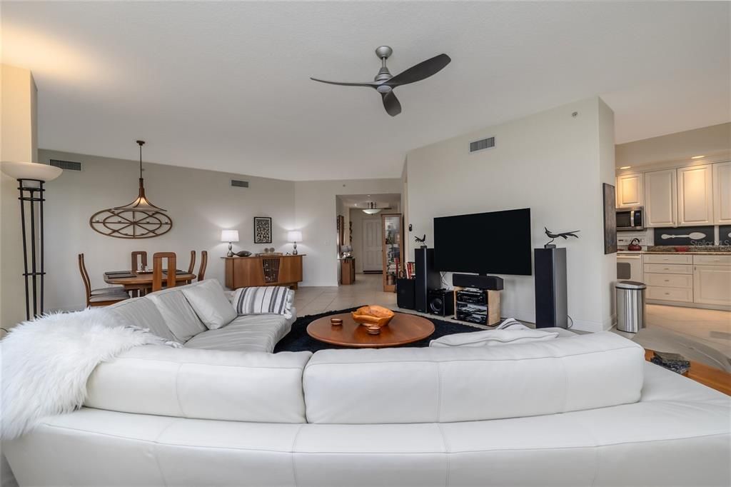 На продажу: $800,000 (3 спален, 2 ванн, 2110 Квадратных фут)