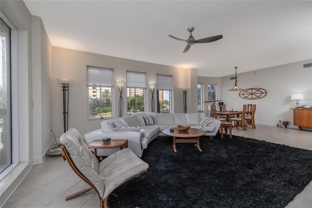 На продажу: $800,000 (3 спален, 2 ванн, 2110 Квадратных фут)