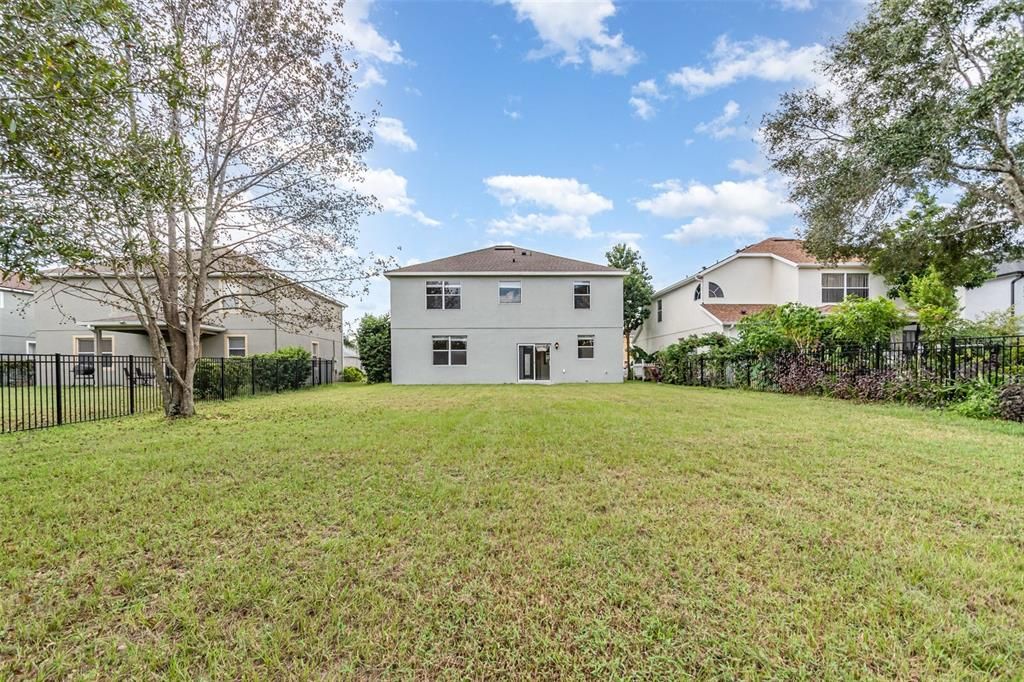 Под контрактом: $359,900 (3 спален, 2 ванн, 2656 Квадратных фут)