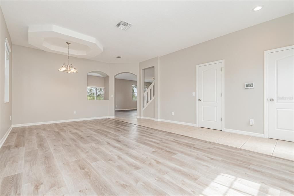 Под контрактом: $359,900 (3 спален, 2 ванн, 2656 Квадратных фут)