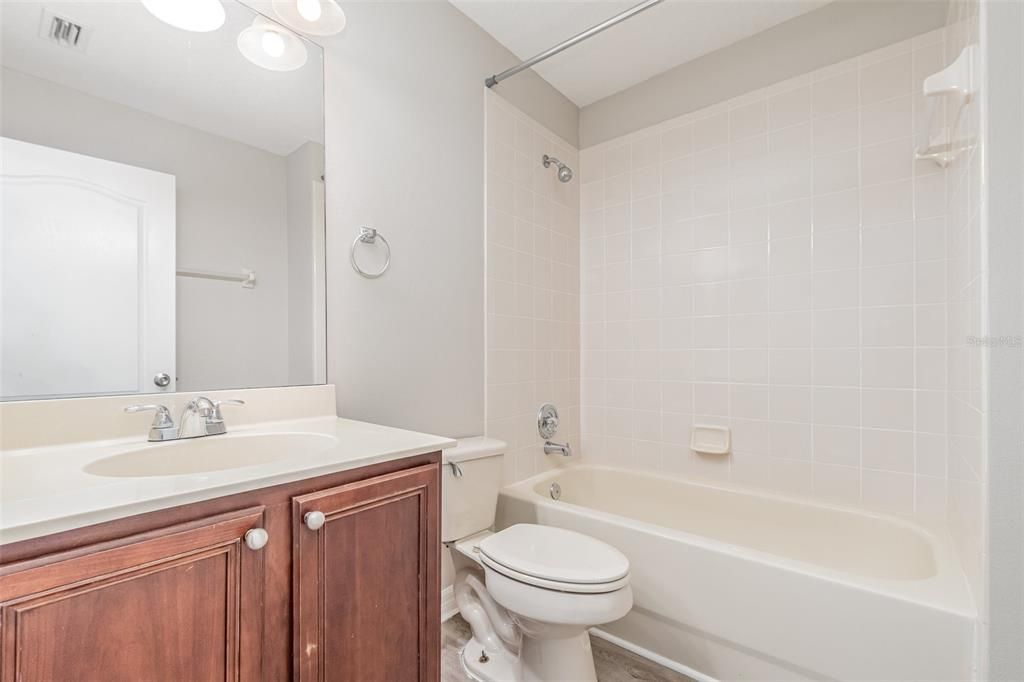 Под контрактом: $359,900 (3 спален, 2 ванн, 2656 Квадратных фут)