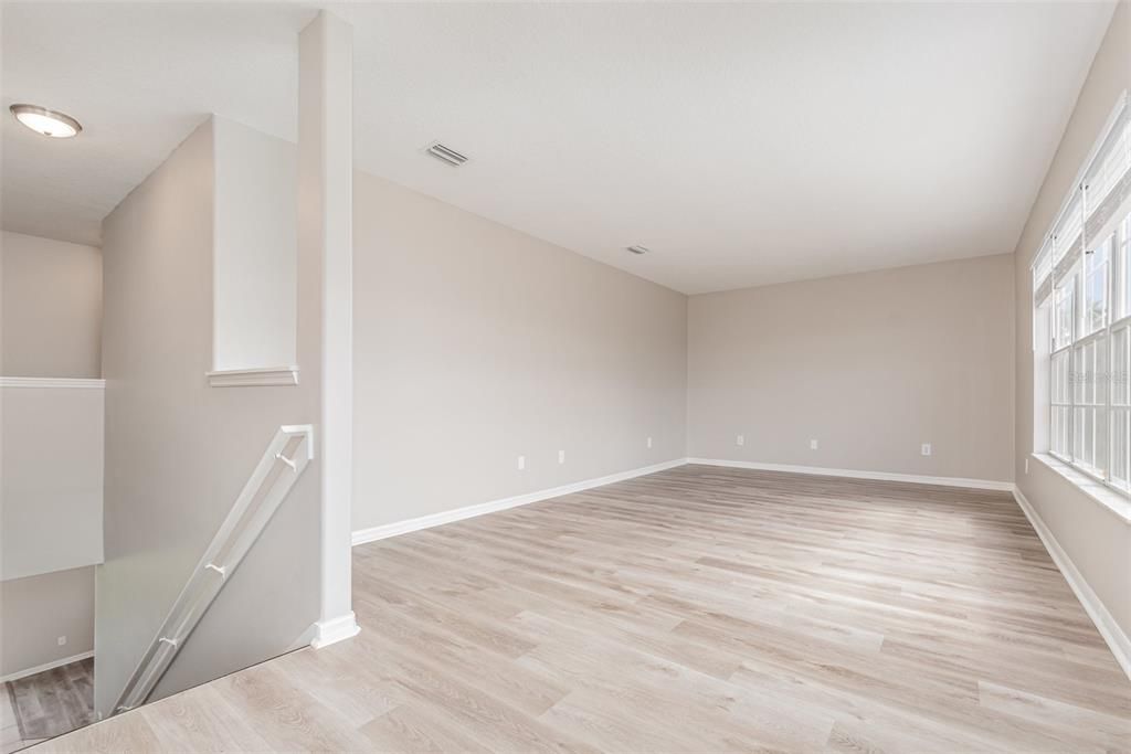 Под контрактом: $359,900 (3 спален, 2 ванн, 2656 Квадратных фут)