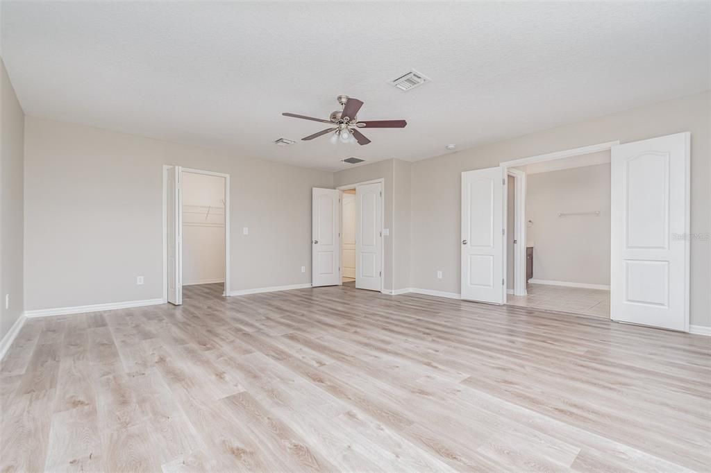 Под контрактом: $359,900 (3 спален, 2 ванн, 2656 Квадратных фут)