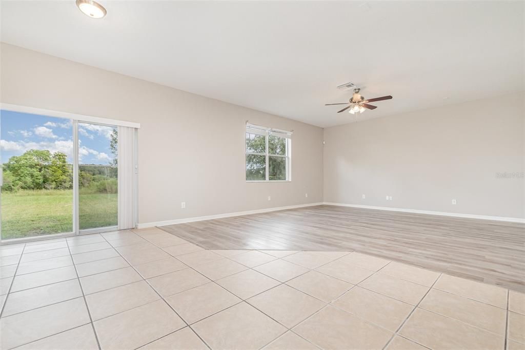 Под контрактом: $359,900 (3 спален, 2 ванн, 2656 Квадратных фут)