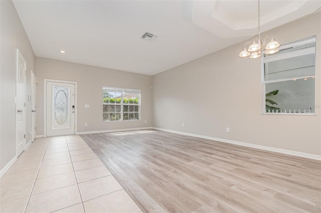 Под контрактом: $359,900 (3 спален, 2 ванн, 2656 Квадратных фут)