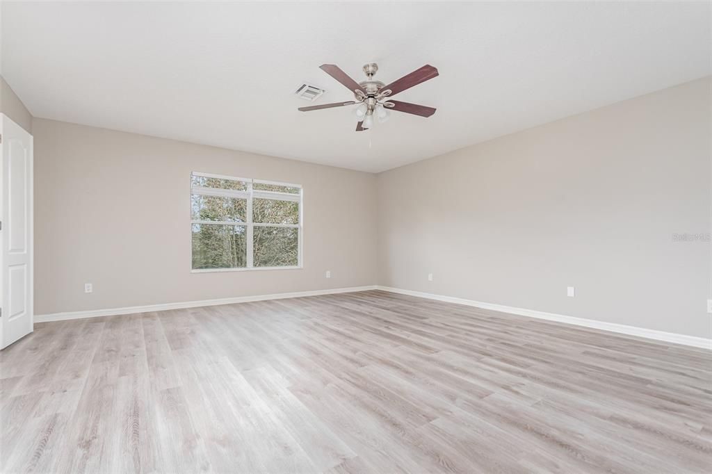 Под контрактом: $359,900 (3 спален, 2 ванн, 2656 Квадратных фут)