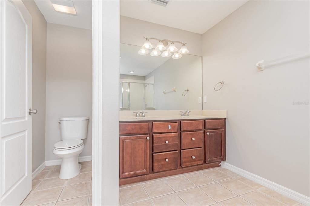 Под контрактом: $359,900 (3 спален, 2 ванн, 2656 Квадратных фут)