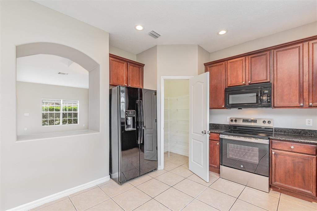 Под контрактом: $359,900 (3 спален, 2 ванн, 2656 Квадратных фут)