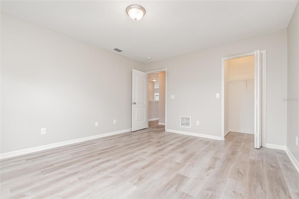 Под контрактом: $359,900 (3 спален, 2 ванн, 2656 Квадратных фут)