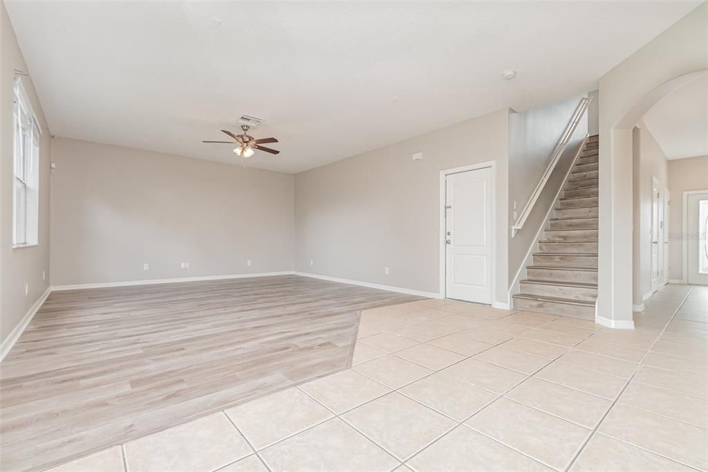 Под контрактом: $359,900 (3 спален, 2 ванн, 2656 Квадратных фут)