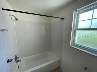 Active With Contract: $1,395 (2 beds, 1 baths, 780 Square Feet)