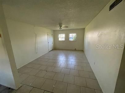 Active With Contract: $1,395 (2 beds, 1 baths, 780 Square Feet)