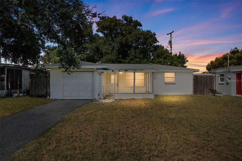 For Sale: $210,000 (2 beds, 1 baths, 644 Square Feet)