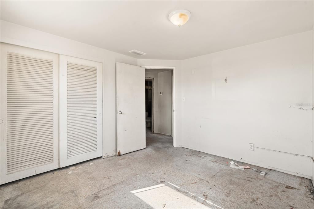 For Sale: $210,000 (2 beds, 1 baths, 644 Square Feet)