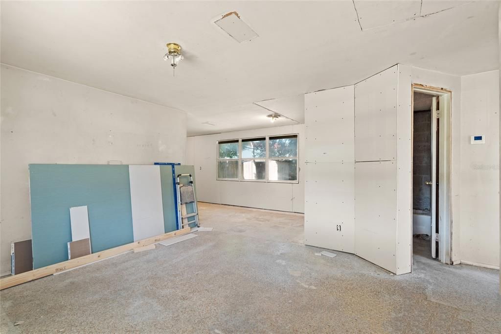 For Sale: $210,000 (2 beds, 1 baths, 644 Square Feet)