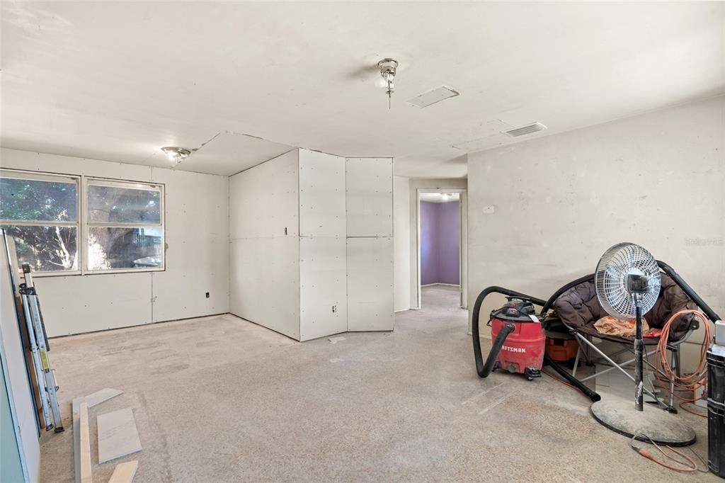 For Sale: $210,000 (2 beds, 1 baths, 644 Square Feet)