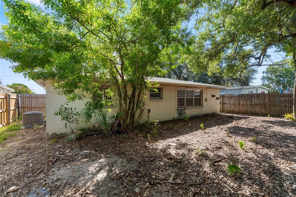 For Sale: $210,000 (2 beds, 1 baths, 644 Square Feet)