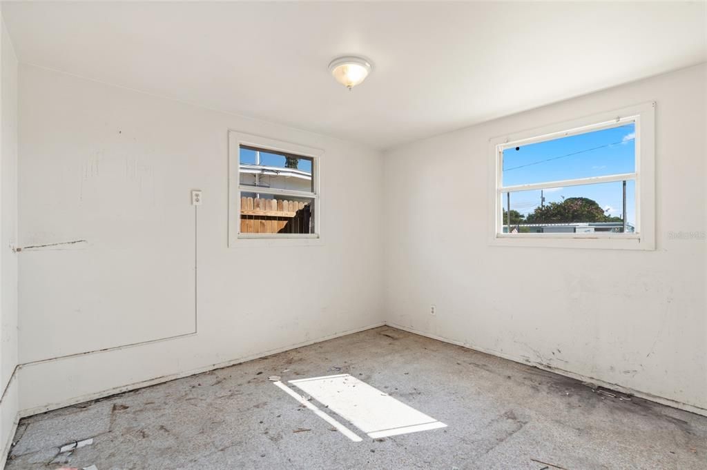 For Sale: $210,000 (2 beds, 1 baths, 644 Square Feet)