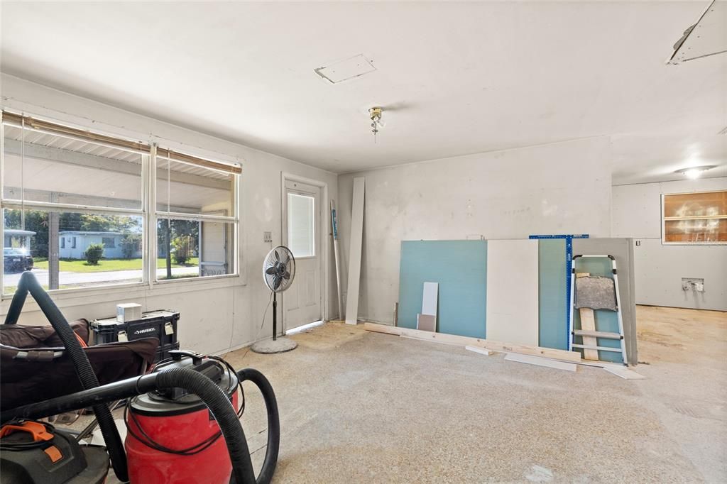 For Sale: $210,000 (2 beds, 1 baths, 644 Square Feet)