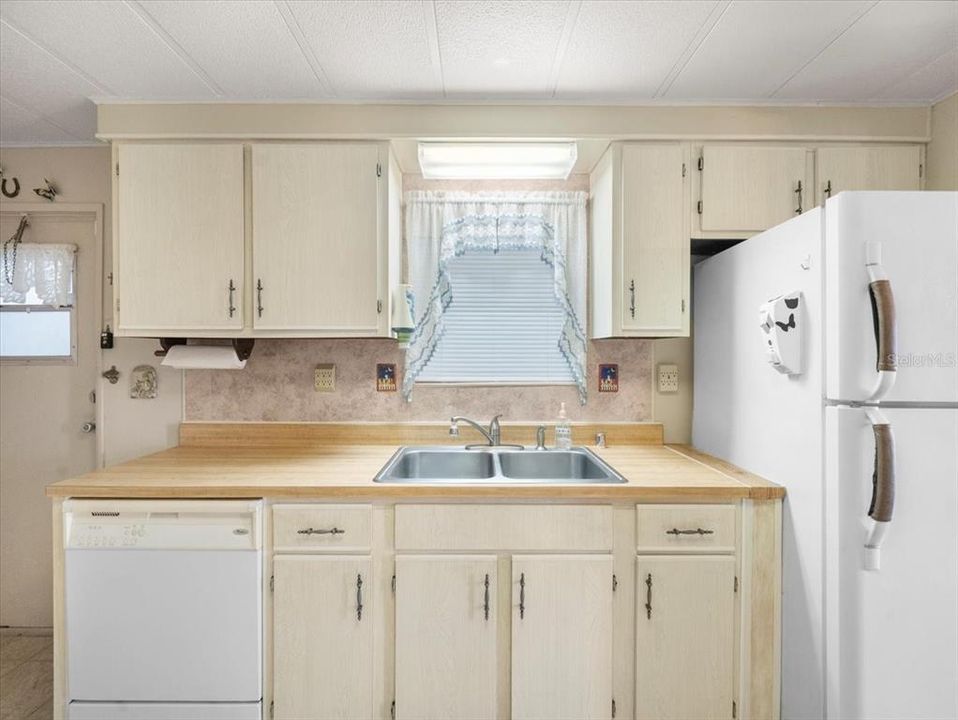 待售: $135,000 (2 贝兹, 2 浴室, 1152 平方英尺)