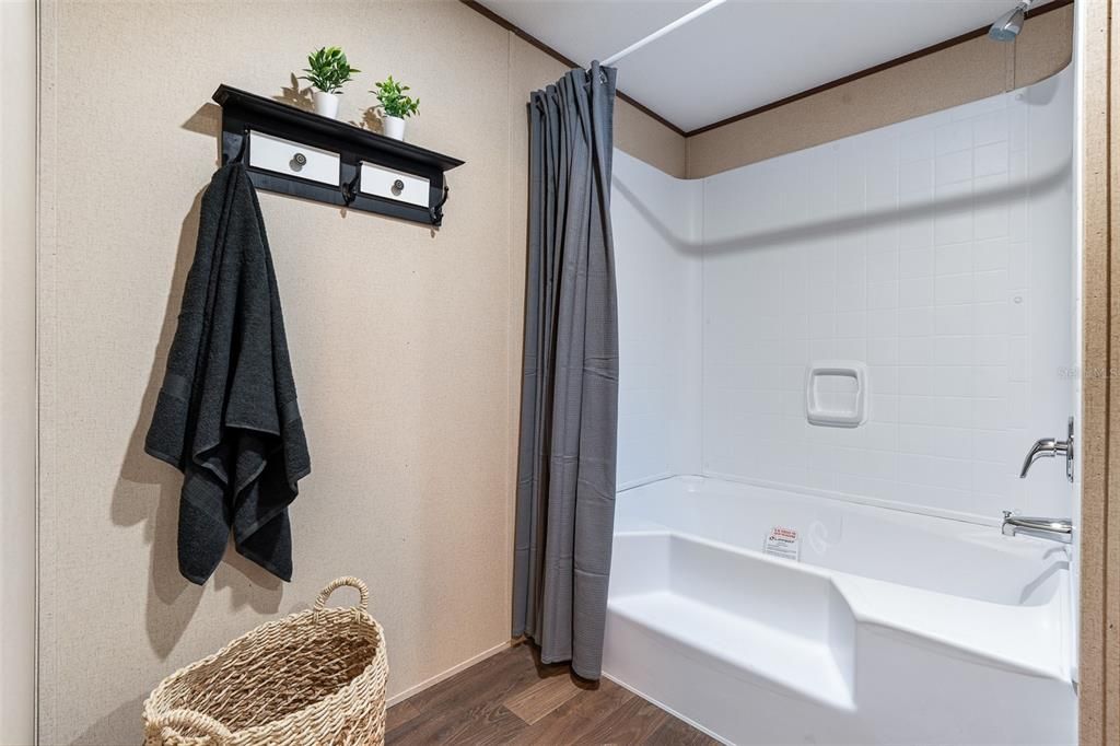 For Sale: $242,500 (3 beds, 2 baths, 1450 Square Feet)