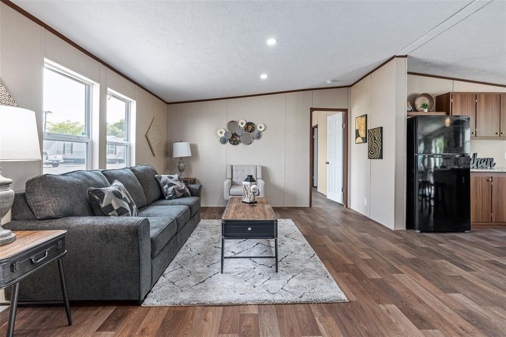 For Sale: $242,500 (3 beds, 2 baths, 1450 Square Feet)