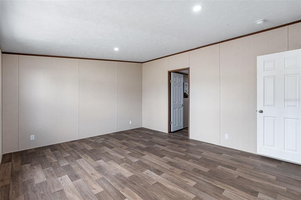 For Sale: $242,500 (3 beds, 2 baths, 1450 Square Feet)