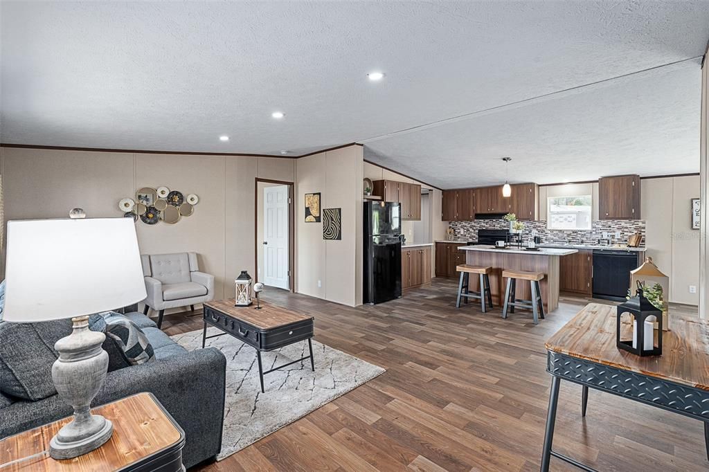 For Sale: $242,500 (3 beds, 2 baths, 1450 Square Feet)