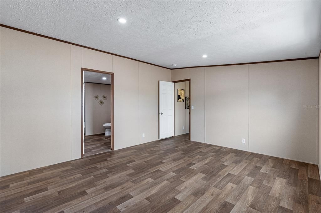 For Sale: $242,500 (3 beds, 2 baths, 1450 Square Feet)