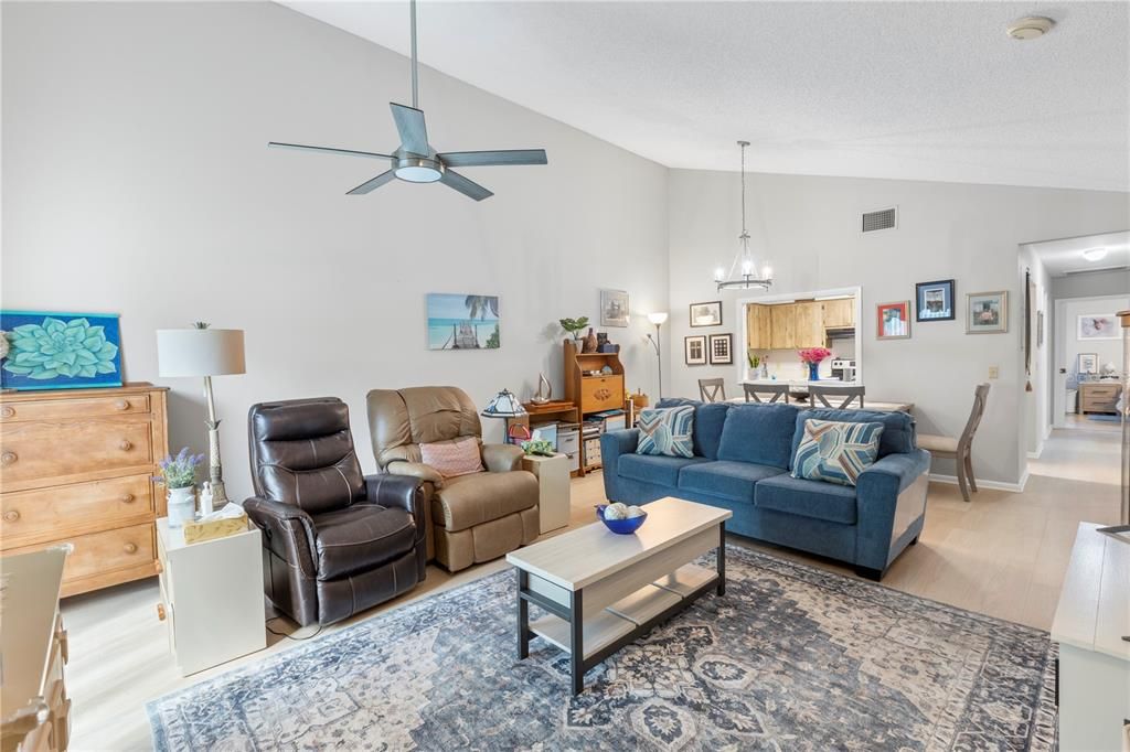 待售: $279,000 (3 贝兹, 2 浴室, 1044 平方英尺)