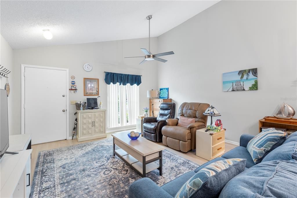 待售: $279,000 (3 贝兹, 2 浴室, 1044 平方英尺)