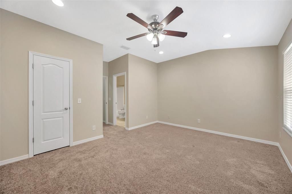 出租: $1,900 (3 贝兹, 2 浴室, 1383 平方英尺)