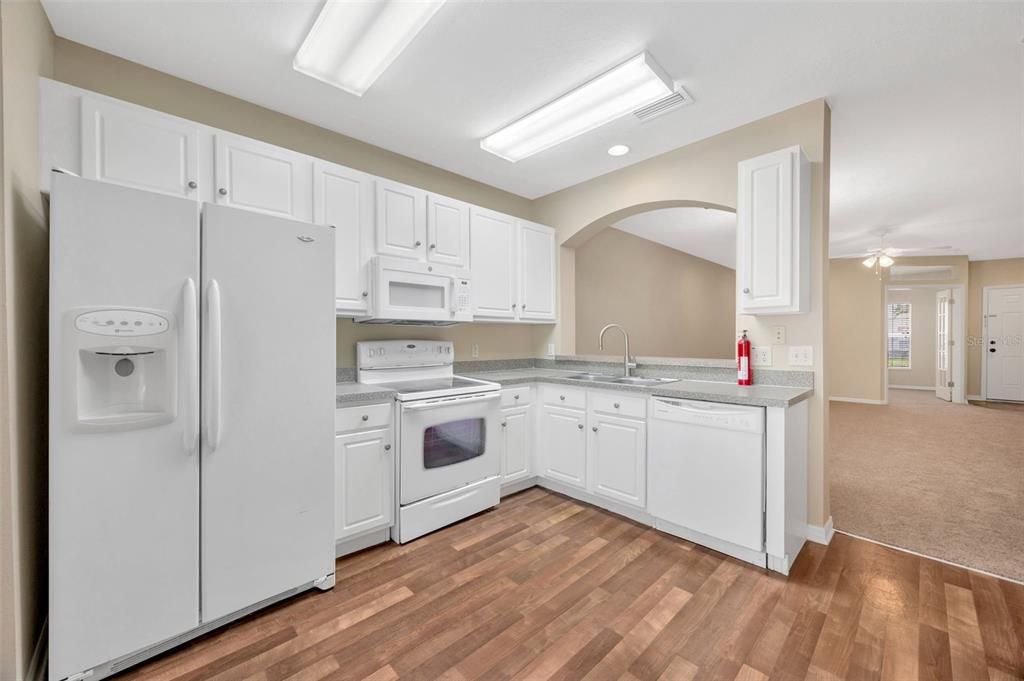 出租: $1,900 (3 贝兹, 2 浴室, 1383 平方英尺)