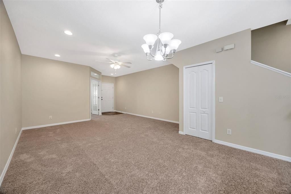 出租: $1,900 (3 贝兹, 2 浴室, 1383 平方英尺)