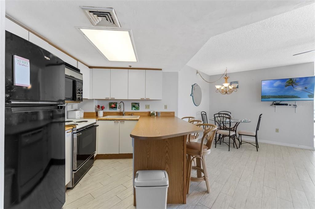 For Sale: $285,000 (2 beds, 2 baths, 1189 Square Feet)