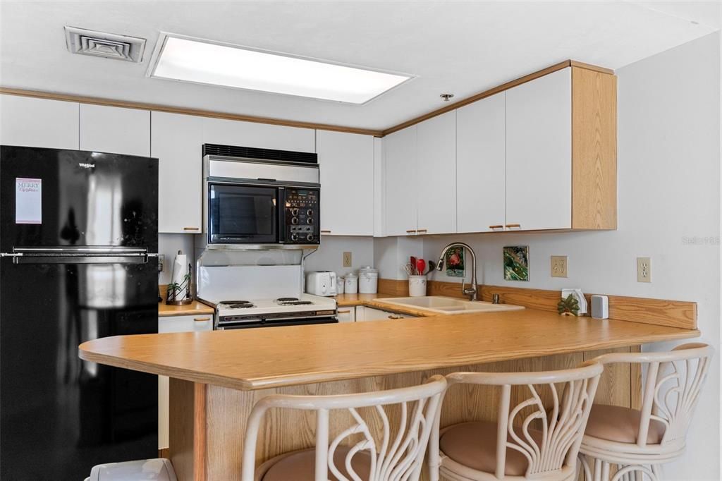 For Sale: $285,000 (2 beds, 2 baths, 1189 Square Feet)