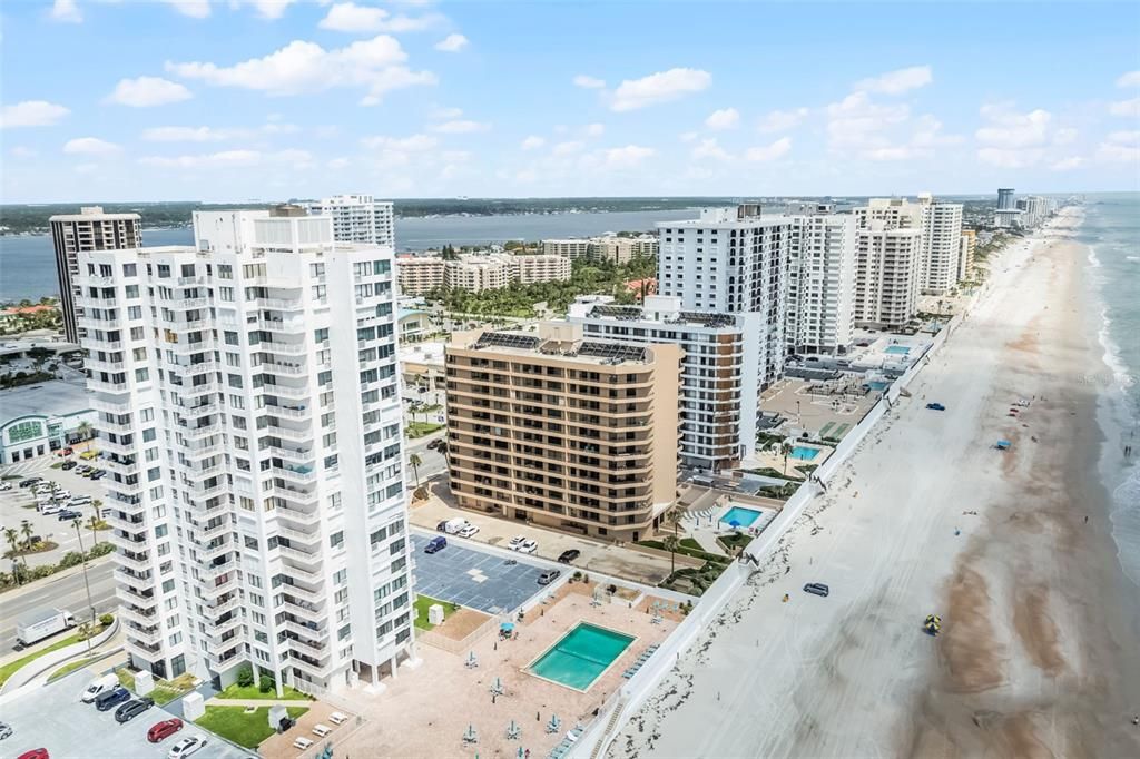 For Sale: $285,000 (2 beds, 2 baths, 1189 Square Feet)