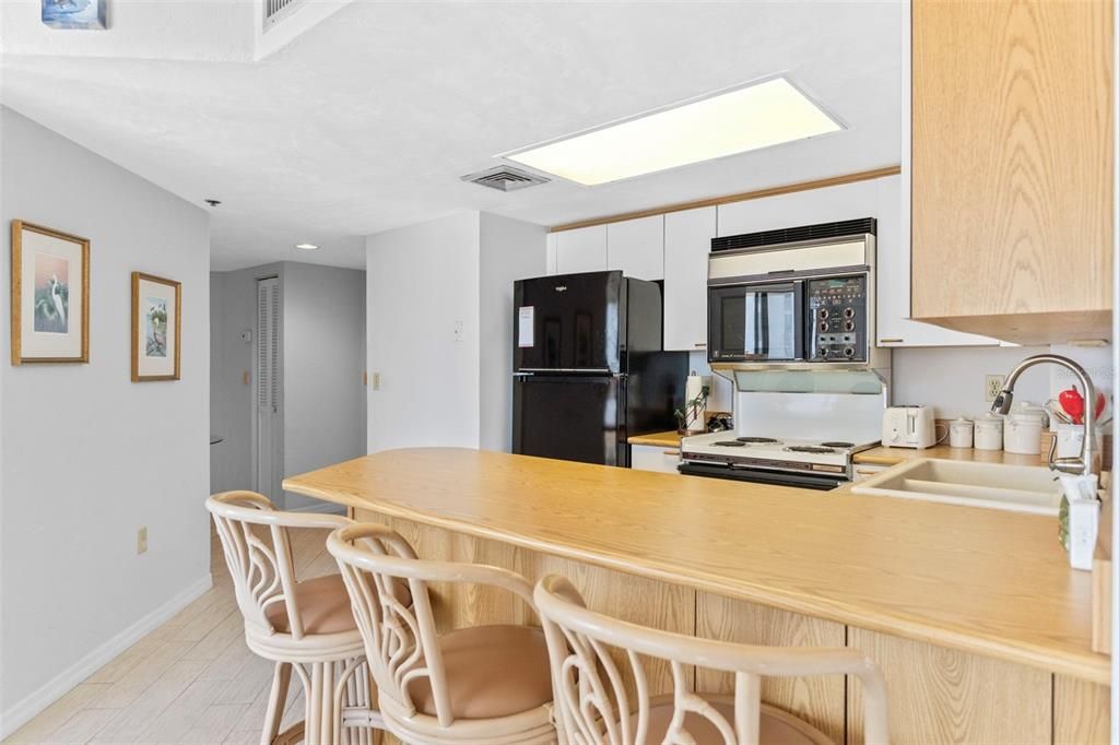 For Sale: $285,000 (2 beds, 2 baths, 1189 Square Feet)