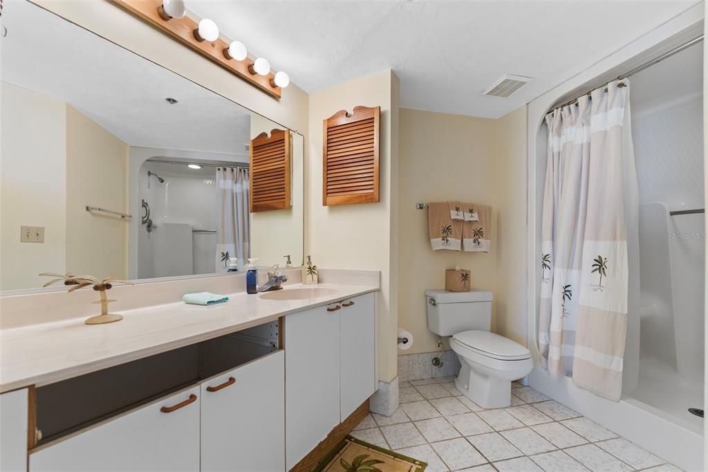 For Sale: $285,000 (2 beds, 2 baths, 1189 Square Feet)