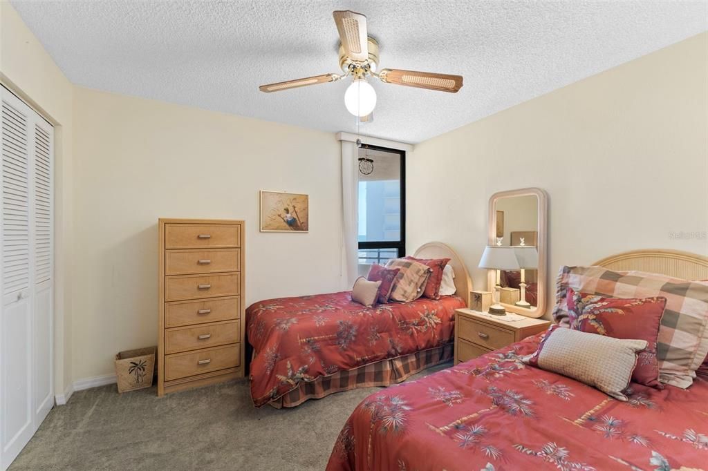 For Sale: $285,000 (2 beds, 2 baths, 1189 Square Feet)