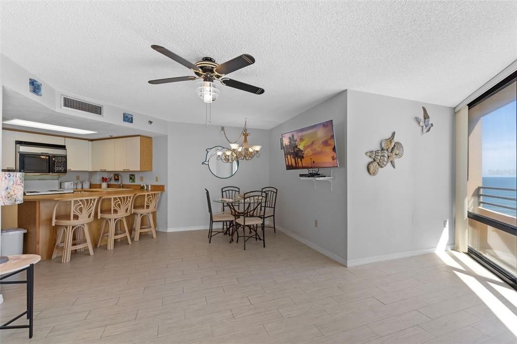 For Sale: $285,000 (2 beds, 2 baths, 1189 Square Feet)