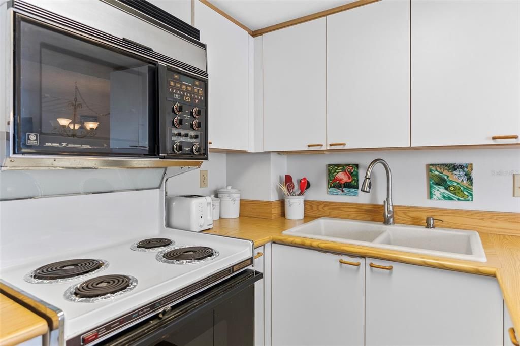 For Sale: $285,000 (2 beds, 2 baths, 1189 Square Feet)