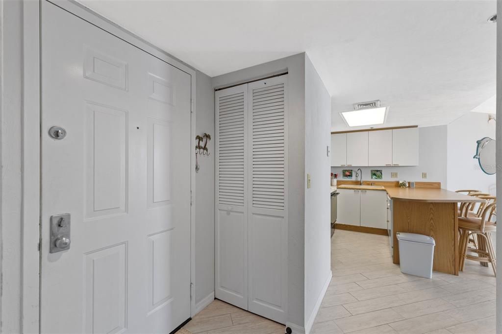 For Sale: $285,000 (2 beds, 2 baths, 1189 Square Feet)