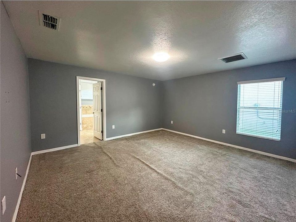 Под контрактом: $2,000 (4 спален, 2 ванн, 1690 Квадратных фут)