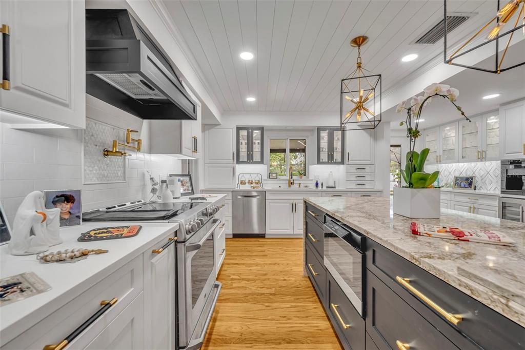 Activo con contrato: $600,000 (4 camas, 2 baños, 2668 Pies cuadrados)