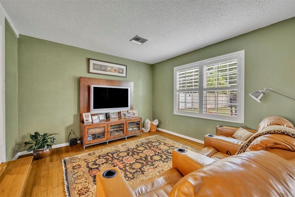 Activo con contrato: $600,000 (4 camas, 2 baños, 2668 Pies cuadrados)