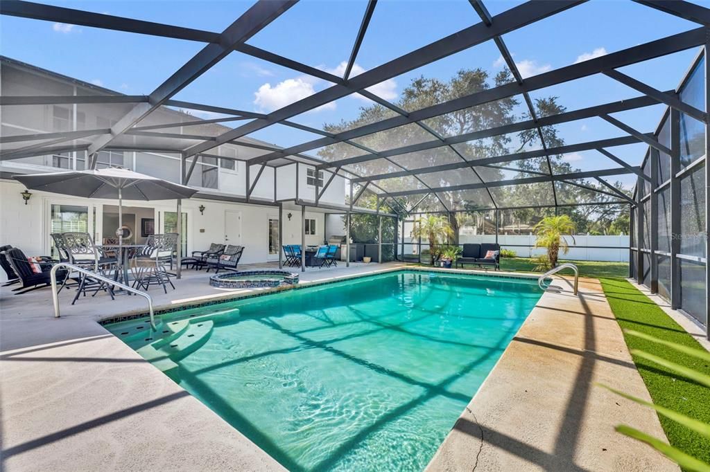 Activo con contrato: $600,000 (4 camas, 2 baños, 2668 Pies cuadrados)